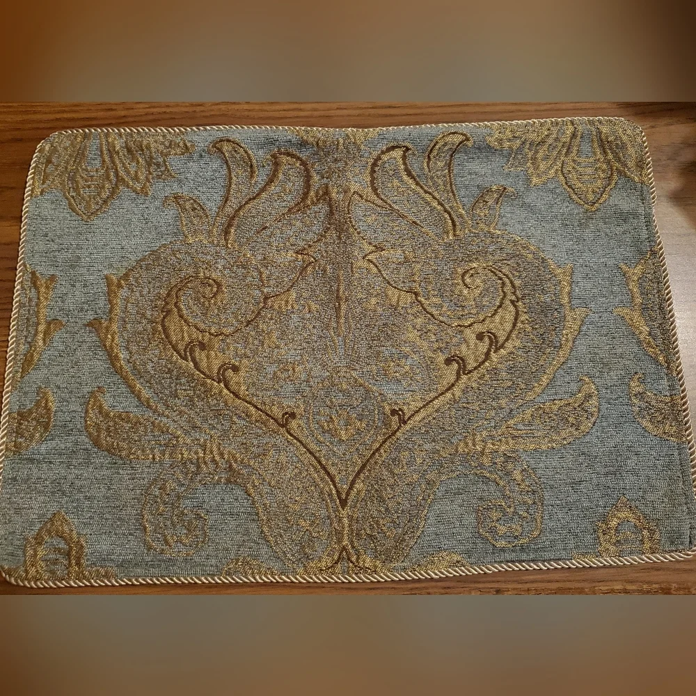 Loom And Mill Luxury Placemats Set Of 2 Classic Blue & Gold Damask Jacquard Mats